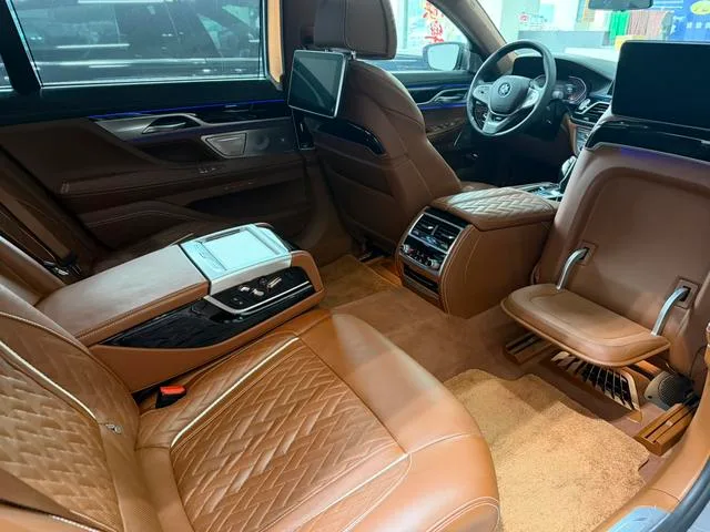 BMW 7 Series 2021 740Li xDrive Type administratif Ensemble de luxe intérieur photo 13