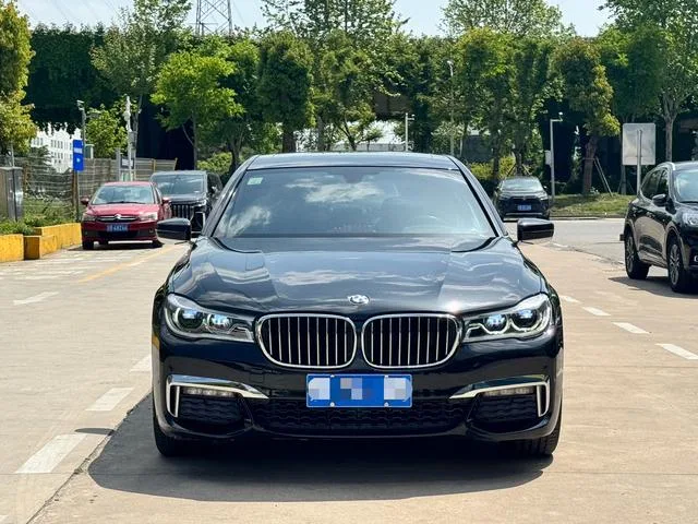 BMW 7 Series 2018 740Li Leading Type M Sports suit exterior photo 2