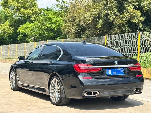 BMW 7 Series 2018 740Li Leading Type M Sports suit exterior photo 4