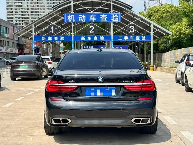 BMW 7 Series 2018 740Li Leading Type M Sports suit exterior photo 5