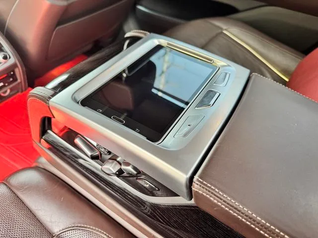 BMW 7 Series 2018 740Li Leading Type M Sports suit exterior photo 9