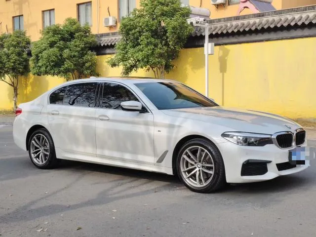 BMW 5 Series 2020 525Li M Ensemble de sport extérieur photo 3