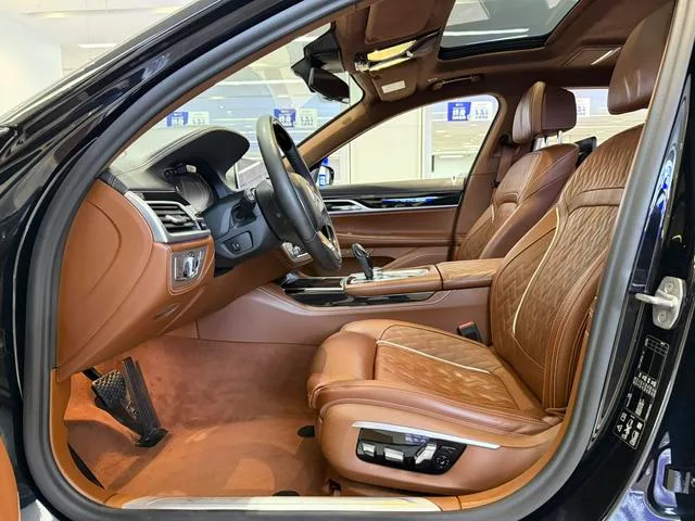 BMW 7 Series 2019 Restyling 740Li xDrive Administrative Luxury Set exterior photo 6