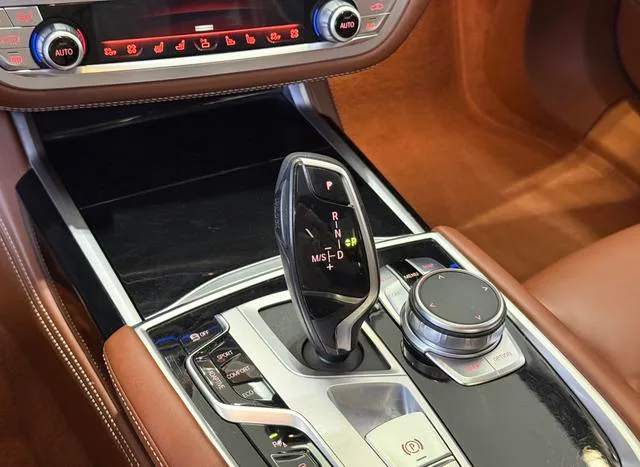 BMW 7 Series 2019 Restyling 740Li xDrive Administrative Luxury Set exterior photo 9