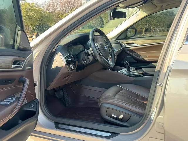 BMW 5 Series 2019 Mise à jour 530Li Type de luxe Ensemble de luxe extérieur photo 6