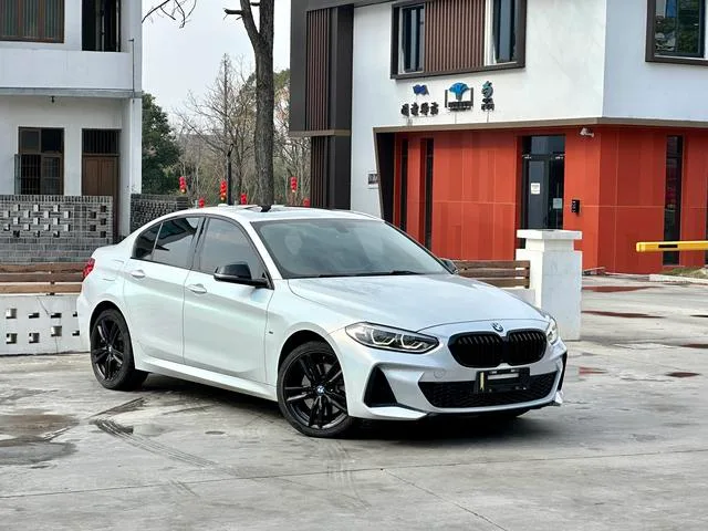 BMW 1 Series 2021 Reforma 125i M Edición nocturna deportiva exterior foto 3