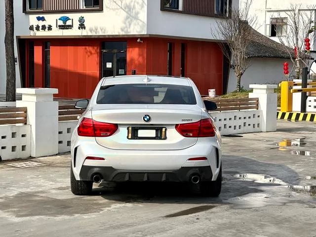 BMW 1 Series 2021 Reforma 125i M Edición nocturna deportiva interior foto 12