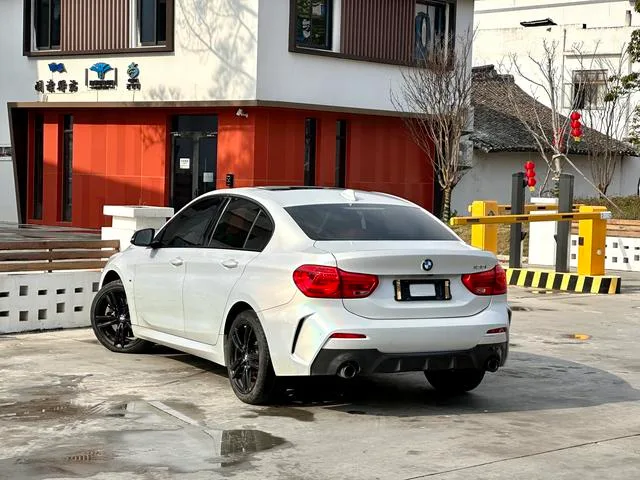 BMW 1 Series 2021 Reforma 125i M Edición nocturna deportiva interior foto 13