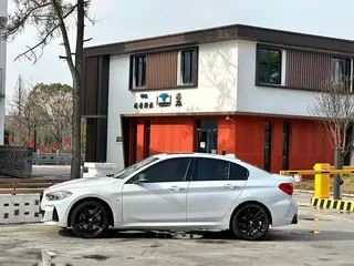 BMW 1 Series 2021 Reforma 125i M Edición nocturna deportiva interior foto 14