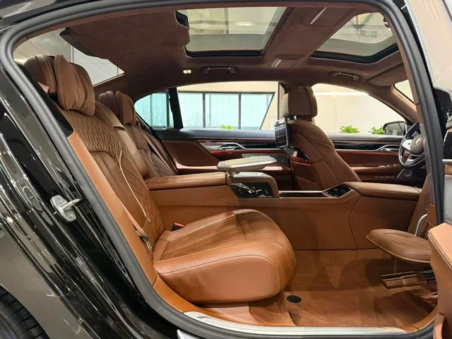 BMW 7 Series 2017 750Li xDrive Édition personnalisée Quatre places intérieur photo 10