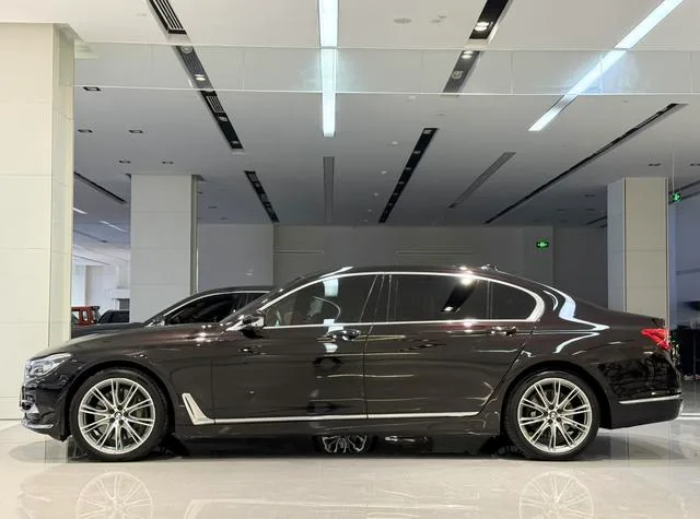 BMW 7 Series 2017 750Li xDrive Édition personnalisée Quatre places intérieur photo 17