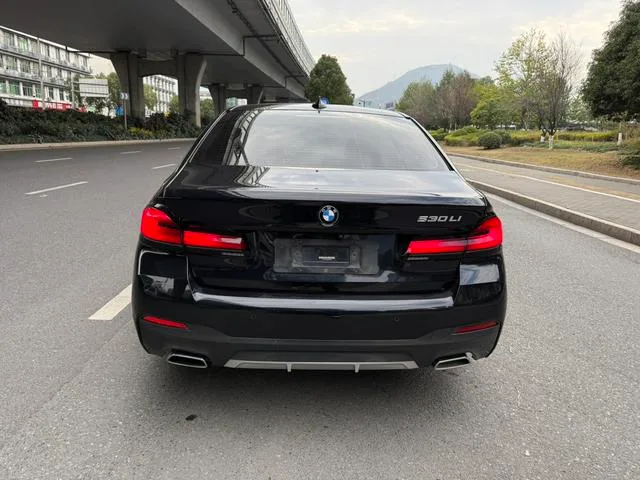 BMW 5 Series 2021 530Li Premium Class M Sports suit exterior photo 7