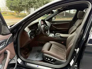 BMW 5 Series 2021 530Li Premium Class M Sports suit interior photo 8