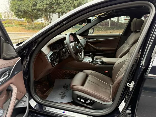 BMW 5 Series 2021 530Li Premium Class M Sports suit interior photo 8