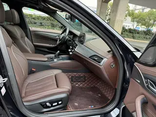 BMW 5 Series 2021 530Li Premium Class M Sports suit interior photo 9