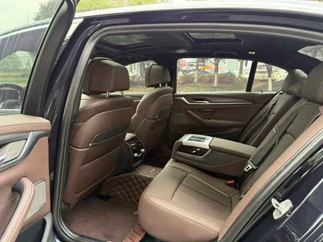 BMW 5 Series 2021 530Li Premium Class M Sports suit interior photo 12