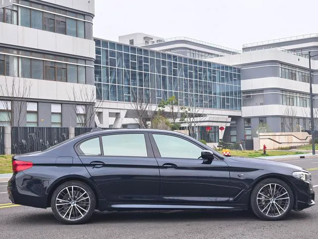BMW 5 Series 2019 Restyling 530Li Leading Type M Sports suit exterior photo 9