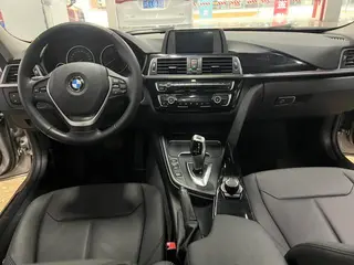BMW 3 Series 2016 316i Fashionable interior photo 10