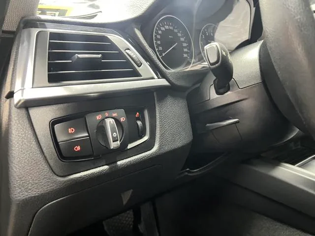 BMW 3 Series 2016 316i Fashionable interior photo 12