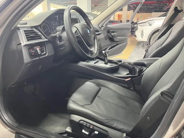 BMW 3 Series 2016 316i Fashionable interior photo 13
