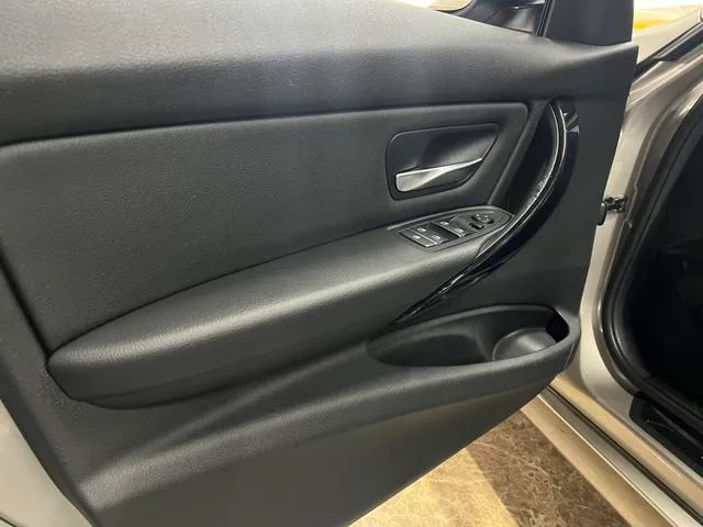 BMW 3 Series 2016 316i Fashionable interior photo 15