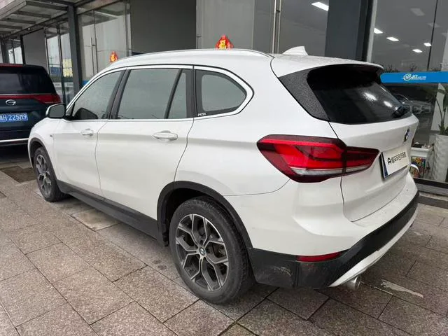 BMW X1 2020 sDrive25Li Leading Type interior photo 9