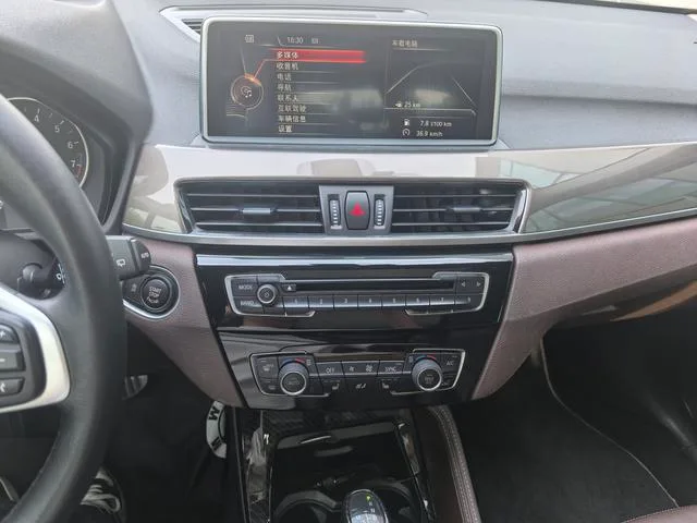 BMW X1 2018 sDrive20Li Leader intérieur photo 11 BMW X1 2018 sDrive20Li Leader intérieur photo 11