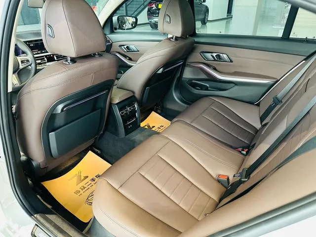 BMW 3 Series 2021 325Li M Sports suit interior photo 15