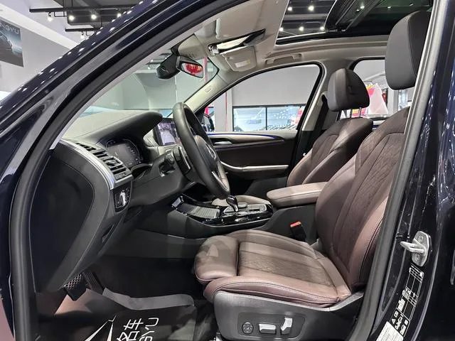 BMW X3 2022 xDrive30i Leader M Ensemble de nuit Yao intérieur photo 12