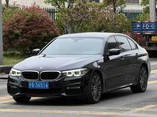BMW 5 Series 2018 Restyling 530Li xDrive M Sports suit exterior photo 1 BMW 5 Series 2018 Restyling 530Li xDrive M Sports suit exterior photo 1