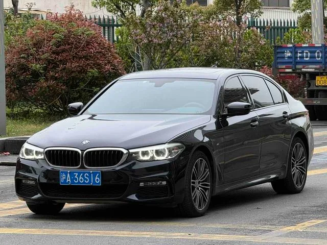 BMW 5 Series 2018 Restyling 530Li xDrive M Sports suit exterior photo 1 BMW 5 Series 2018 Restyling 530Li xDrive M Sports suit exterior photo 1