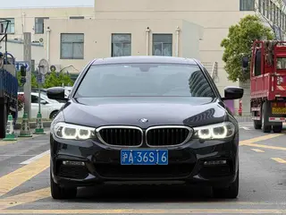 BMW 5 Series 2018 Restyling 530Li xDrive M Sports suit exterior photo 2 BMW 5 Series 2018 Restyling 530Li xDrive M Sports suit exterior photo 2