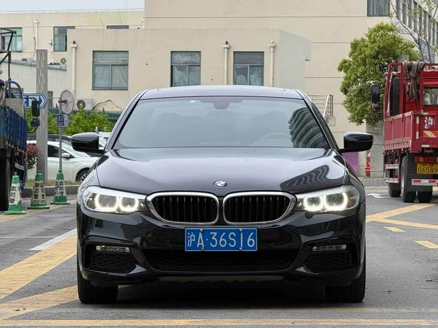BMW 5 Series 2018 Restyling 530Li xDrive M Sports suit exterior photo 2 BMW 5 Series 2018 Restyling 530Li xDrive M Sports suit exterior photo 2