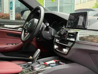 BMW 5 Series 2018 Restyling 530Li xDrive M Sports suit exterior photo 4 BMW 5 Series 2018 Restyling 530Li xDrive M Sports suit exterior photo 4