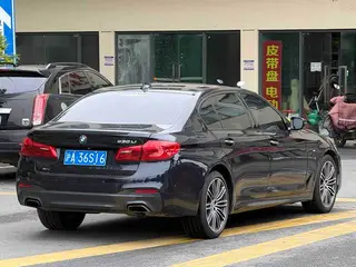 BMW 5 Series 2018 Restyling 530Li xDrive M Sports suit interior photo 9 BMW 5 Series 2018 Restyling 530Li xDrive M Sports suit interior photo 9
