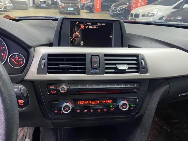 BMW 3 Series 2015 320Li Fashionable interior photo 7 BMW 3 Series 2015 320Li Fashionable interior photo 7