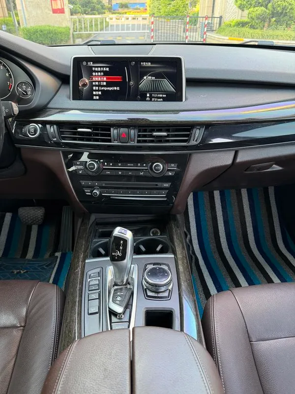 BMW X5 2014 xDrive35i Luxury type interior photo 13