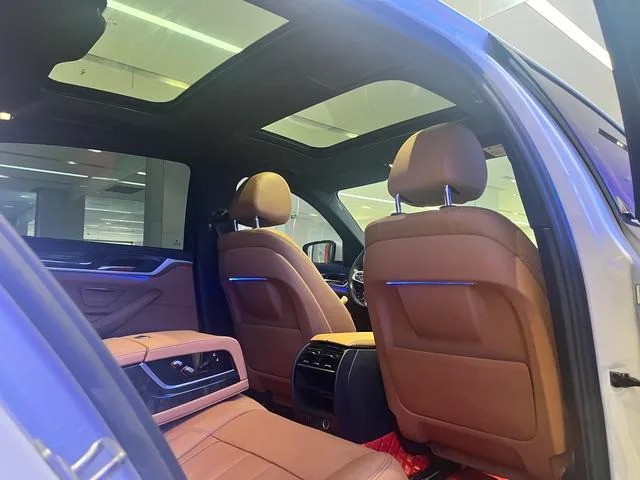 BMW 5 Series 2018 530Li Leading Type M Sports suit exterior photo 8 BMW 5 Series 2018 530Li Leading Type M Sports suit exterior photo 8