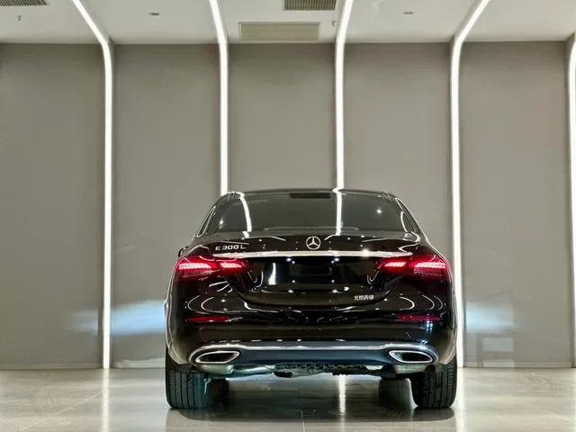 Mercedes-Benz E-Class 2022 E 300 L Type de luxe Voiture intérieur photo 9