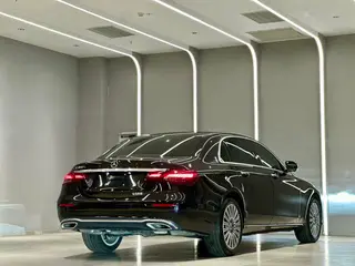 Mercedes-Benz E-Class 2022 E 300 L Type de luxe Voiture intérieur photo 10