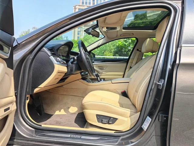 BMW 5 Series 2013 525Li Leading Type exterior photo 4