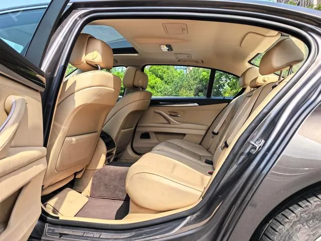 BMW 5 Series 2013 525Li Leading Type interior photo 8