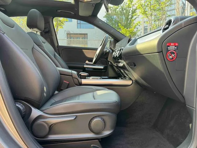 Mercedes-Benz GLA 2022 Second change GLA 200 interior photo 10 Mercedes-Benz GLA 2022 Second change GLA 200 interior photo 10