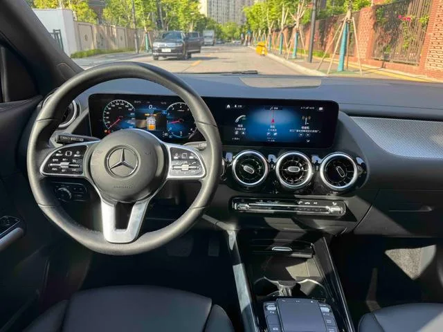 Mercedes-Benz GLA 2022 Second change GLA 200 interior photo 12 Mercedes-Benz GLA 2022 Second change GLA 200 interior photo 12