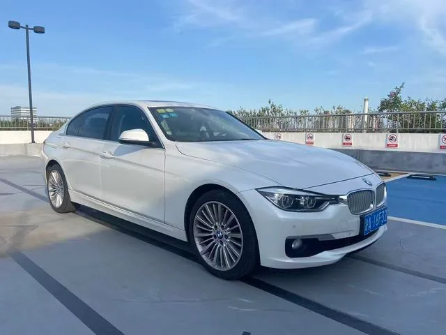BMW 3 Series 2018 320Li Fashionable exterior photo 2