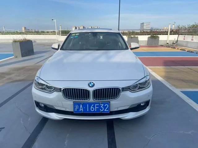 BMW 3 Series 2018 320Li Fashionable exterior photo 3