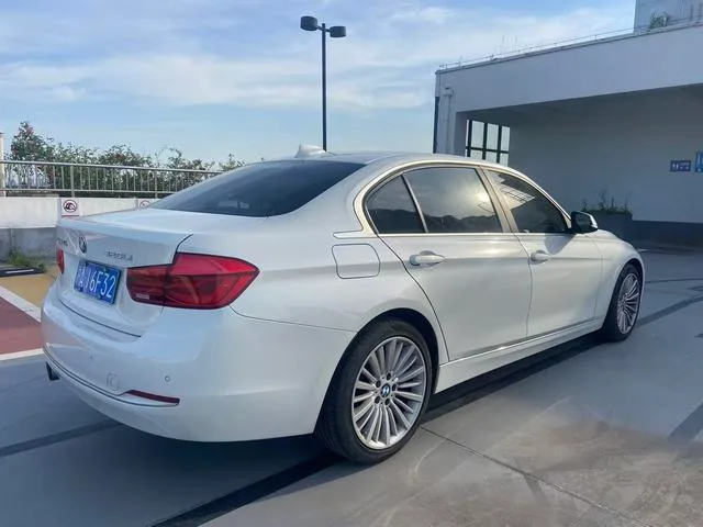 BMW 3 Series 2018 320Li Fashionable interior photo 8