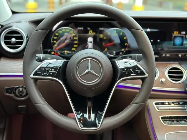 Mercedes-Benz E-Class 2022 E 260 L Coche interior foto 13 Mercedes-Benz E-Class 2022 E 260 L Coche interior foto 13