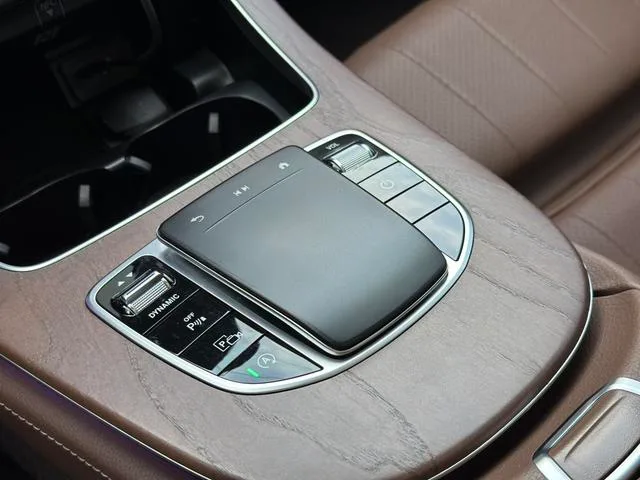 Mercedes-Benz E-Class 2022 E 260 L Coche interior foto 14 Mercedes-Benz E-Class 2022 E 260 L Coche interior foto 14