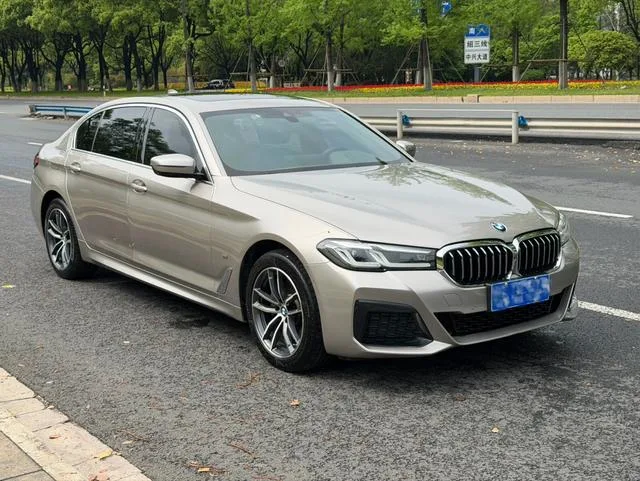 BMW 5 Series 2021 525Li M Sports suit exterior photo 2 BMW 5 Series 2021 525Li M Sports suit exterior photo 2